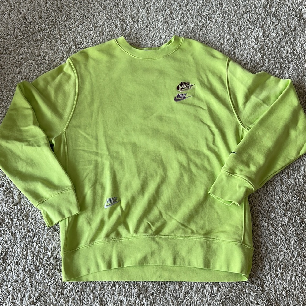 NIKE EMBROIDERED CREWNECK
